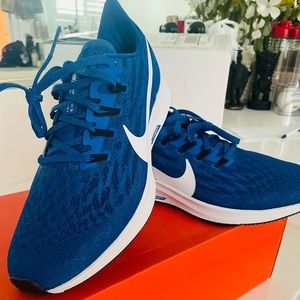Nike- Royals/White Women’s Air Zoom Pegasus 36 TB (Size 9)
